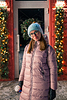 Hübsche Frau mit Tannenbaum | Stock Foto