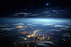 Futuristische Stadtluftaufnahme bei Nacht. Struktur von | Stock Illustration