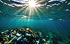 Pila de basura en el fondo del mar / océano, entorno | Foto de stock