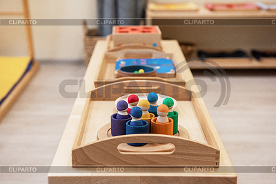 Material de madera Montessori para el aprendizaje de los niños. | Foto de alta resolución |ID 7071557