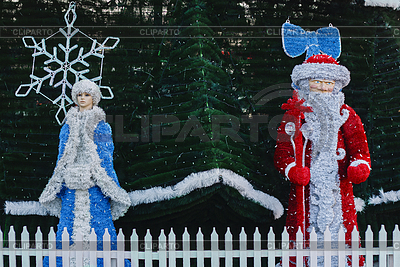 Weihnachtsmann und Schneewittchen Puppen | Foto mit hoher Auflösung |ID 7401291