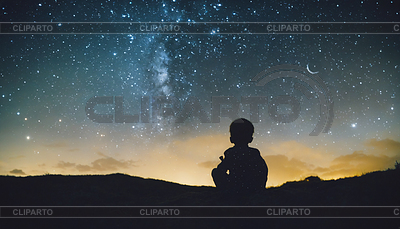 Niño y cielo | Foto de alta resolución |ID 7555296