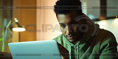 Hacker en acción | Foto de alta resolución |ID 7555540