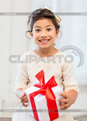 Chica niño feliz con caja de regalo | Foto de alta resolución |ID 4438101