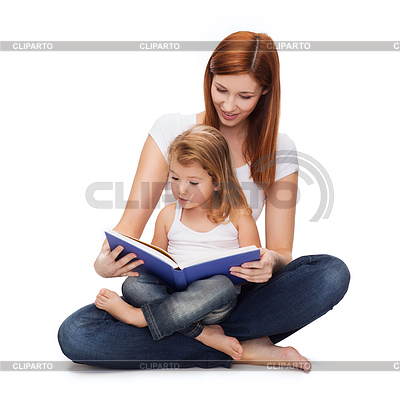 Madre feliz con la niña y el libro adorable | Foto de alta resolución |ID 4449036