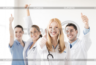 Grupo de médicos que muestran los pulgares para arriba | Foto de alta resolución |ID 4451740