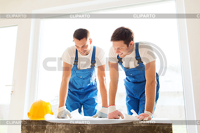 Grupo de constructores con plan | Foto de alta resolución |ID 4706896