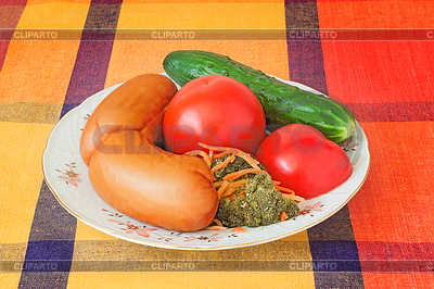 Zwei große Wurst und Gemüse auf weißem Teller | Foto mit hoher Auflösung |ID 4278690