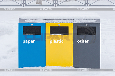 Papelera multicolor para la recogida selectiva de residuos. | Foto de alta resolución |ID 6972236
