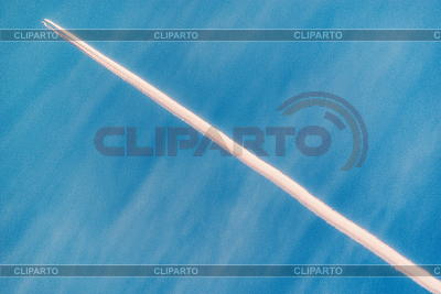 Largo camino del avión a reacción en el cielo azul | Foto de alta resolución |ID 6994792