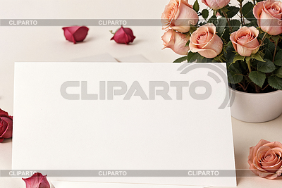 Maqueta de carta postal en blanco y ramo de rosas en li | Foto de alta resolución |ID 7544754